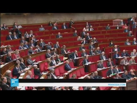 شاهد البرلمان الفرنسي يناقش مشروع تمديد حالة الطوارئ