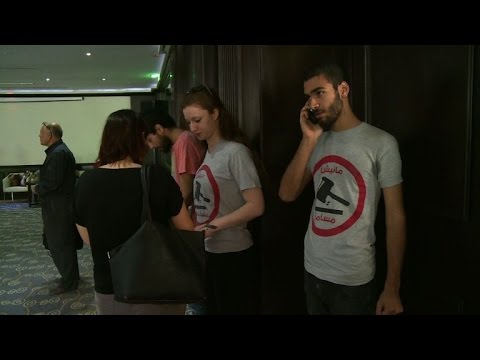 شاهد جميعات من المجتمع المدني التونسي ترفض قانون المصالحة
