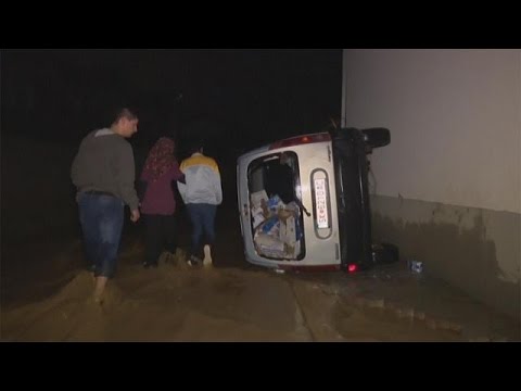 بالفيديو ارتفاع حصيلة قتلى فيضانات مقدونيا