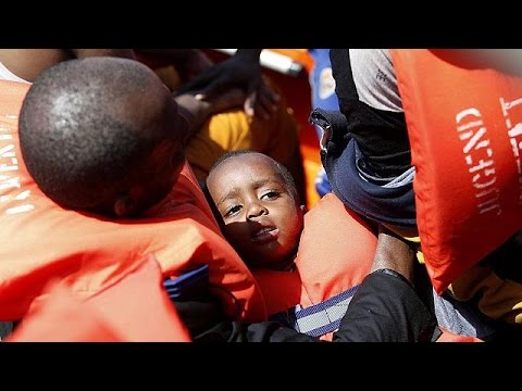 شاهد إنقاذ ألاف المهاجرين قبالة السواحل الليبية