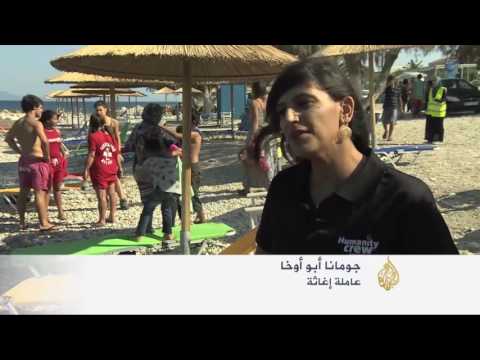 بالفيديو دروس لتعليم السباحة لأطفال اللاجئين في اليونان