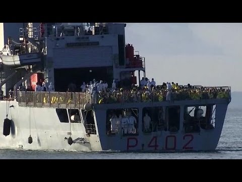 دفعة جديدة من اللاجئين والمهاجرين تصل إلى مرفأ أوغوستا في صقلية