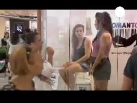 شاهد  معرض لبيع النساء في إسرائيل