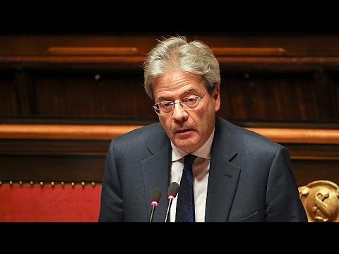 بالفيديو رئيس الوزراء الإيطالي بَاوْلُو جِنْتِلْيُونِي في المستشفى بسبب وعكة صحية