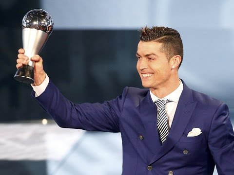 كريستيانو رونالدو يتوج بجائزة الأفضل من الفيفا