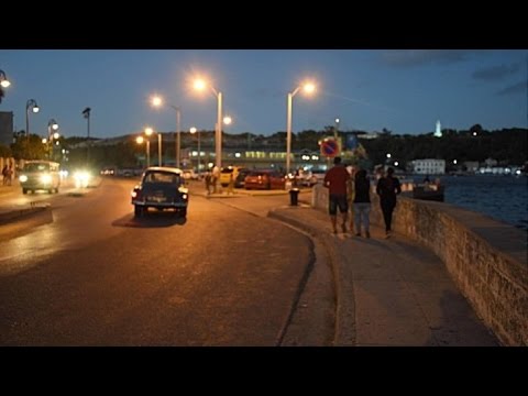 شاهد أوباما يوقف العمل بنظام الهجرة الخاص الممنوح للكوبيين منذ عقود