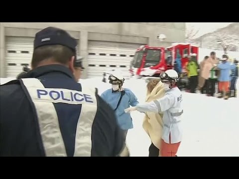 بالفيديو  نجاة عائلة بعد قضائها ليلة وسط الثلوج أعلى الجبل