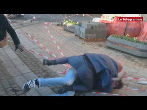 بالفيديو شاب يصفع رئيس الحكومة الفرنسية السابق مانويل فالس