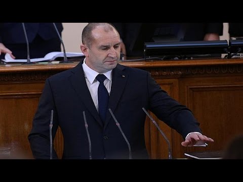شاهد رئيس بلغاريا الجديد يؤدي اليمين الدستورية