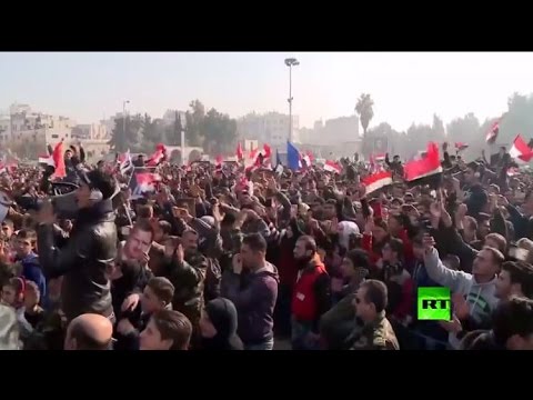 شاهد مسيرة حاشدة لأهالي حلب في ساحة سعد الله الجابري