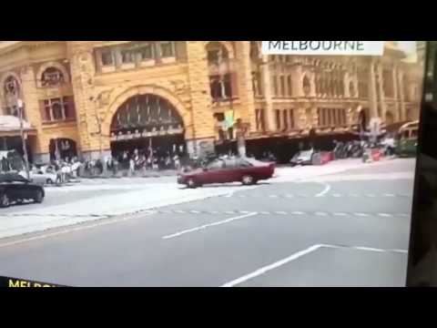 شاهد سيارة تدهس حشدًا وسط ملبورن في أستراليا