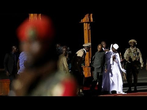 شاهد الرئيس السابق يحيى جامع يغادر غامبيا