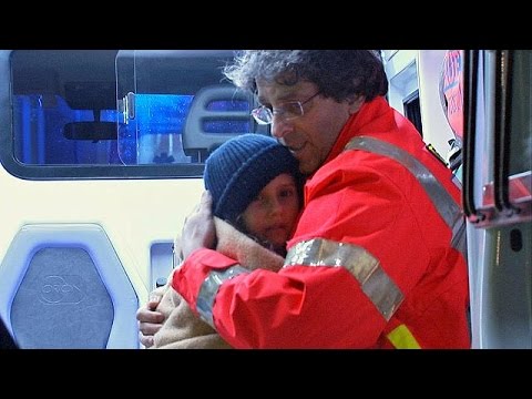 فرق الإنقاذ الإيطالية تواصل بحثها عن مفقودين