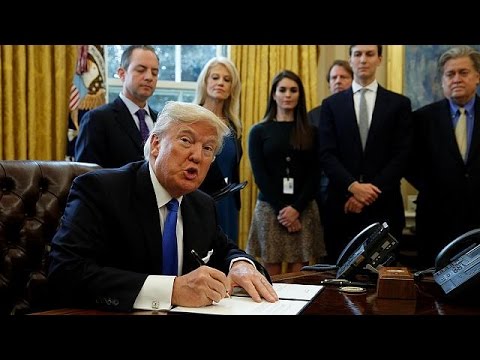 شاهد  ترامب يوقع على أمرين تنفيذييْن لبناء خطيْ أنابيب مشروع كيستون إكس إل وشمال داكوتا