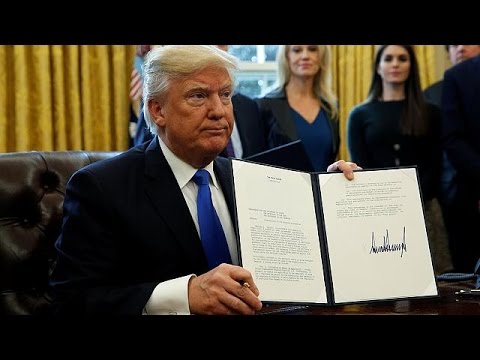 شاهد أمران تنفيذيان يوقعهما ترامب لبناء خطين للنفط