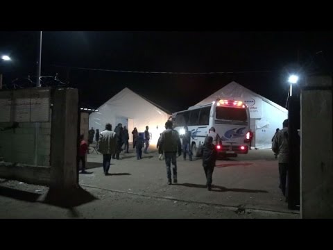 وصول المقاتلين القادمين من وادى بردى