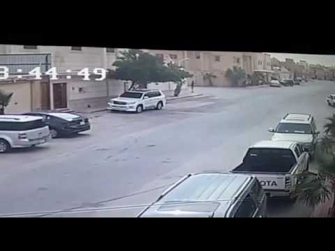 بالفيديو الاعتداء على مواطن وسرقته في وضح النهار