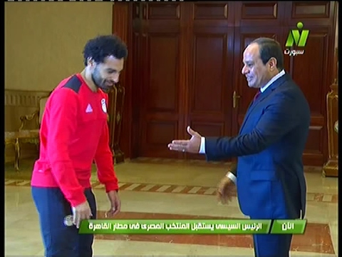 بالفيديو الرئيس السيسي يستقبل حارس المرمى عصام الحضري