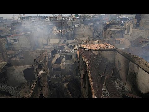 شاهد الآلاف دون مأوى بعد حريق في حي قصديري في مانيلا