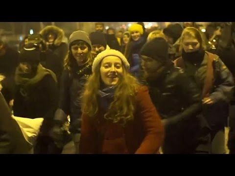 بالفيديو مظاهرة راقصة ضد الحكومة في العاصمة الرومانية
