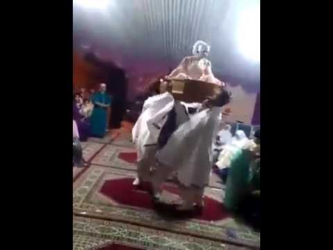 شاهد عروس مغربية تسقط من أعلى العمارية