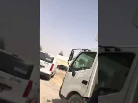 شاهد سعودي يرصد جزارين ينقلان لحوما فاسدة بشاحنة