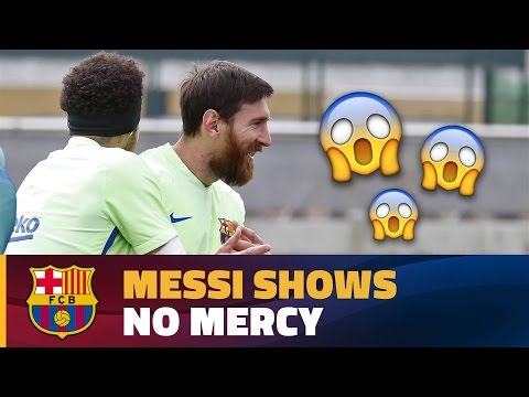 الضحك يسيطر على لاعبي برشلونة بعد كوبري ميسي