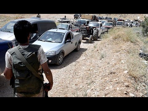 شاهد أكثر من ثلاثمائة لاجئ في طريق العودة إلى سورية
