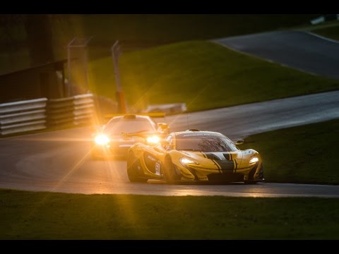 مكلارين p1 gtr تواجه f1 gtr الأسطورية