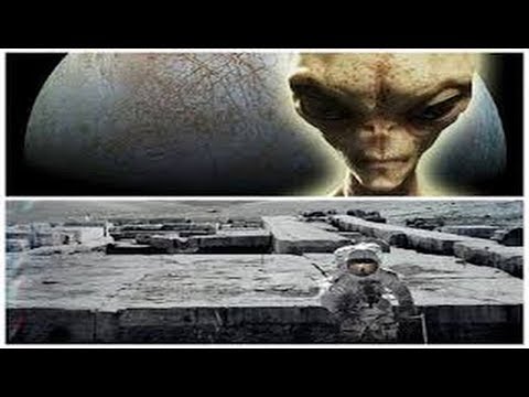 رائد فضاء يؤكّد أنّ مخلوقات فضائية أمرتهم بالإنسحاب من على سطح القمر