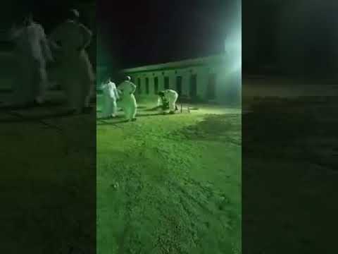 لحظة انفجار ذبيحة في وجه شباب سعودي