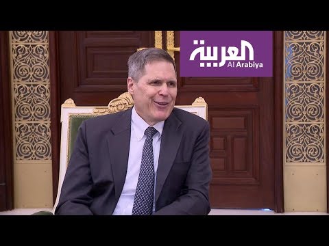 شاهد السفير الأميركي في اليمن يكشف الحل الأنسب لأزمة الحوثيين وإيران