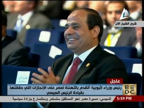 رئيس وزراء إثيوبيا يداعب الرئيس السيسي