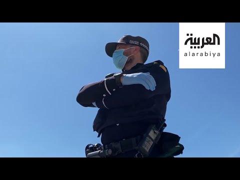 العربية تُرافق الشرطة في برشلونة أثناء تطبيق العزل الجماعي