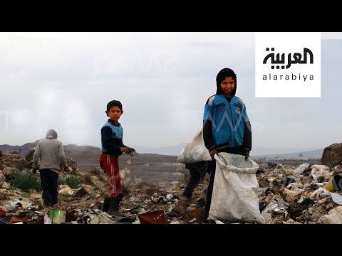 أطفال إدلب يبحثون بالقمامة عن البلاستيك والمعادن لبيعها والارتزاق منها