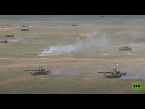 روسيا تستعرض القدرات القتالية لدبابات الجيش في ميادين القتال
