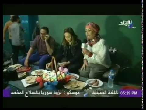 بالفيديو هالة فاخر تحتفل بمسلسل زوجة مفروسة بأكلة فسيخ