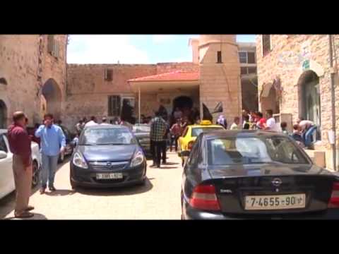 شاهد خضر عدنان يلتقي محاميه على كرسي متحرك