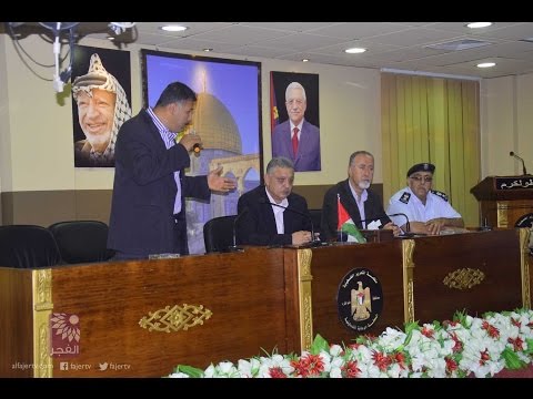 شاهد أهالي بلدة علار يحتجون على إغلاق مركز الشرطة