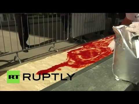 شاهد أطول بيتزا من نوع مارغريتا تدخل موسوعة غينيس