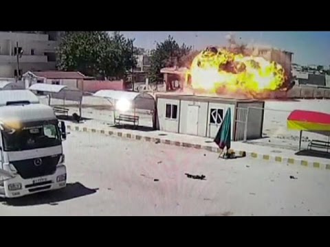 شاهد استمرار المعارك وداعش تعدم 23 شخصاً