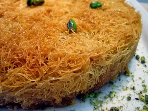 بالفيديو طريقة عمل كنافة بالأناناس