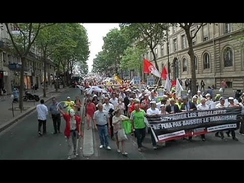 سحب مشروع علب سجائر بلون واحد في فرنسا