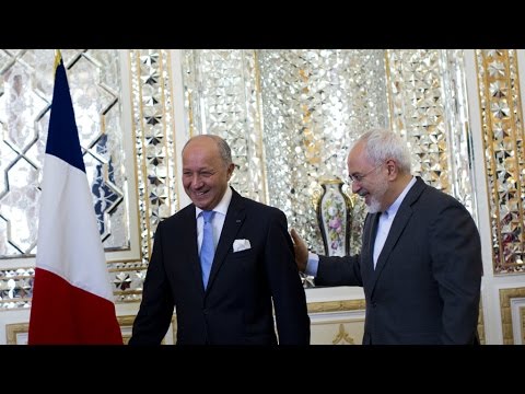 شاهد ترحيب وتنديد في إيران بزيارة لوران فابيوس