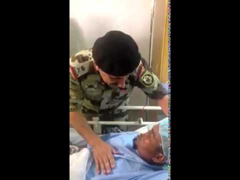 شاهد قائد قوات الطوارئ يمسح دموع مصاب في تفجير عسير