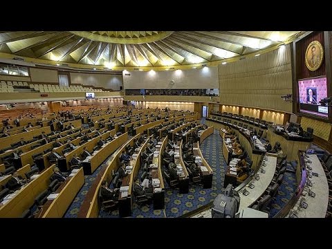 شاهد المجلس الوطني يرفض مسودة الدستور الجديد في تايلاند