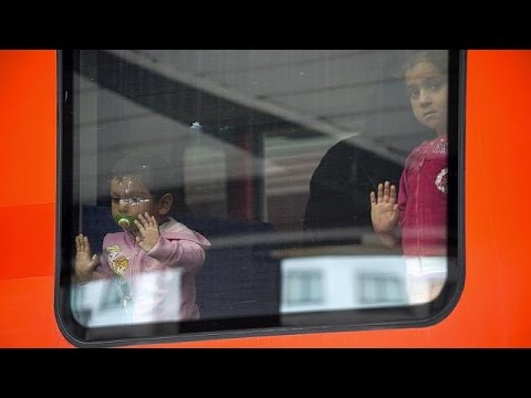 شاهد مئات المهاجرين يصلون إلى الأراضي الألمانية