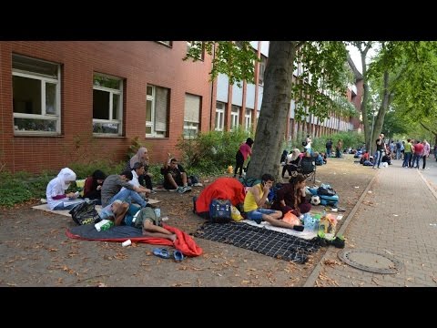 شاهد ألمانيا تخصص أموالا للاجئين وتعجل بإجراءاتهم