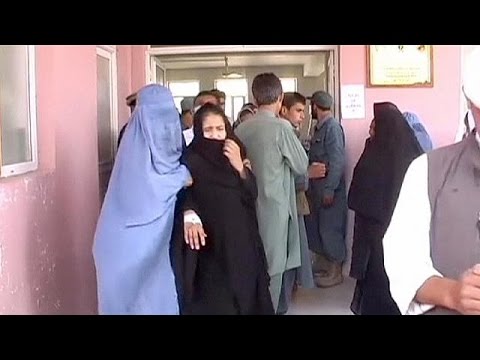 شاهد نقل مئات الفتيات إلى المستشفى في أفغانستان بسبب الغاز السام