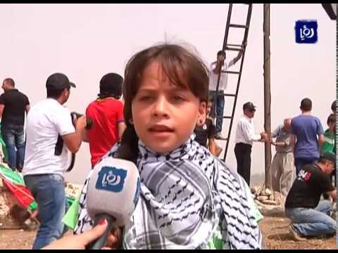 شاهد قرية النبي صالح تحتفل بموافقةِ الجمعيةِ العامةِ على رفعِ علمِ فلسطين